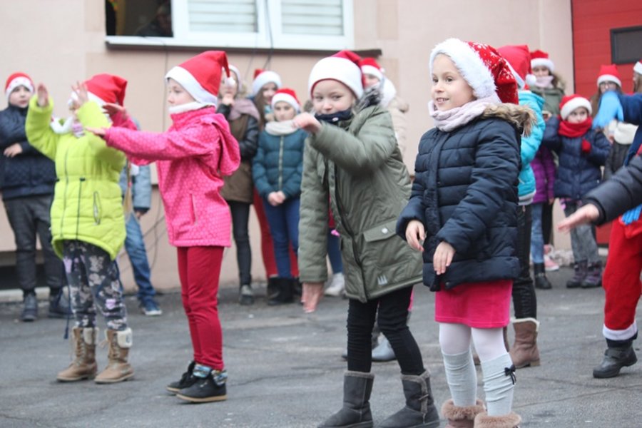 Mikołaj utknął w kominie. Trzeba było go ratować!