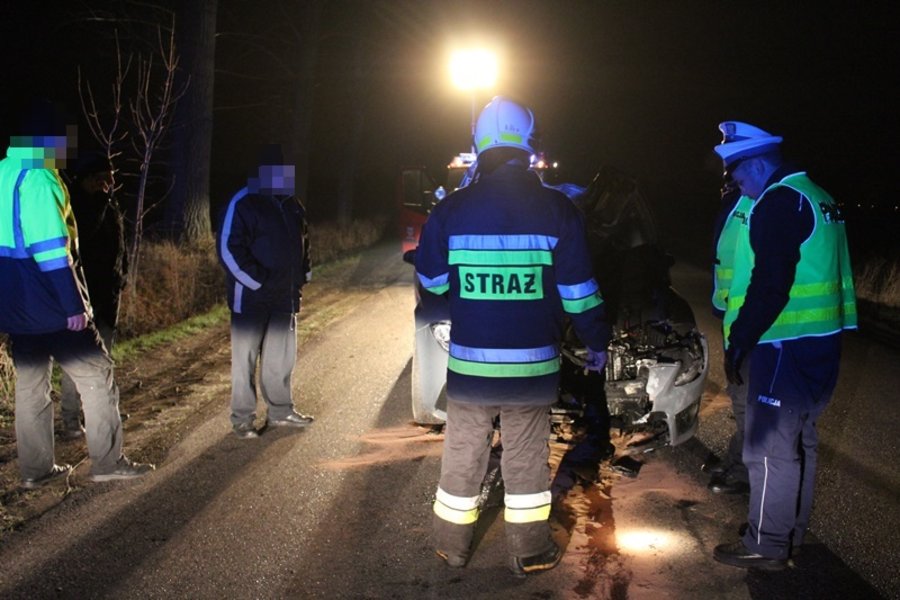 Koło uderzyło w seata. Przód zmiażdżony
