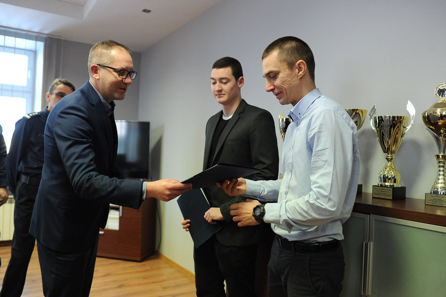 Gratulacje za odwagę na dworcu