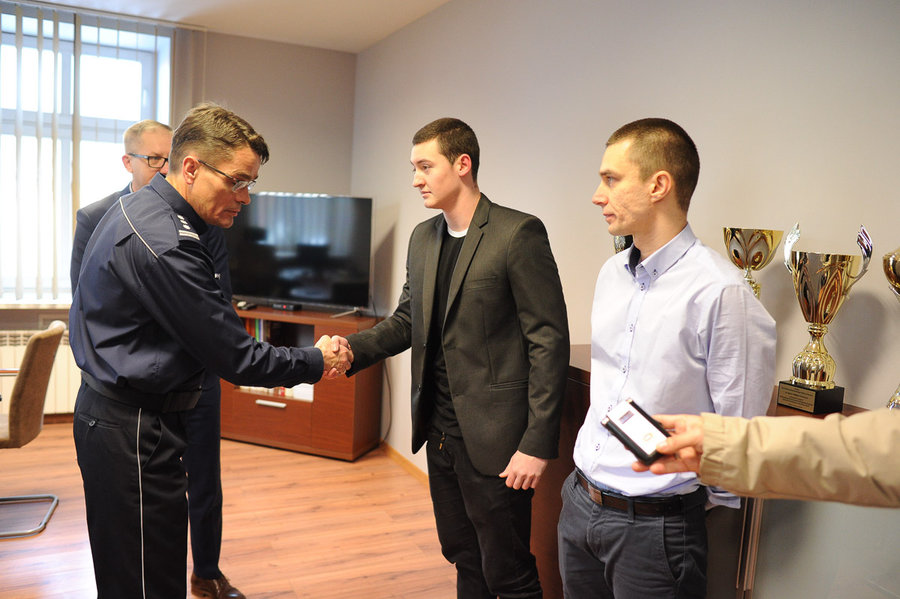 Gratulacje za odwagę na dworcu