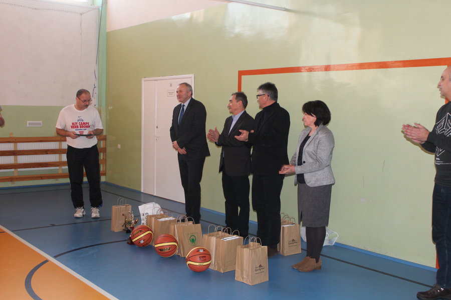 Koszykarze zagrali na trzeźwo
