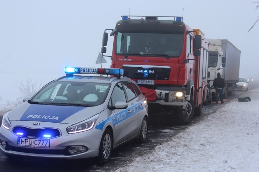 Tir uderzył w seata. Są ranni