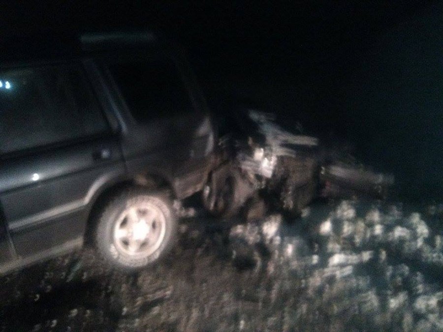 Uderzył w samochód i płot