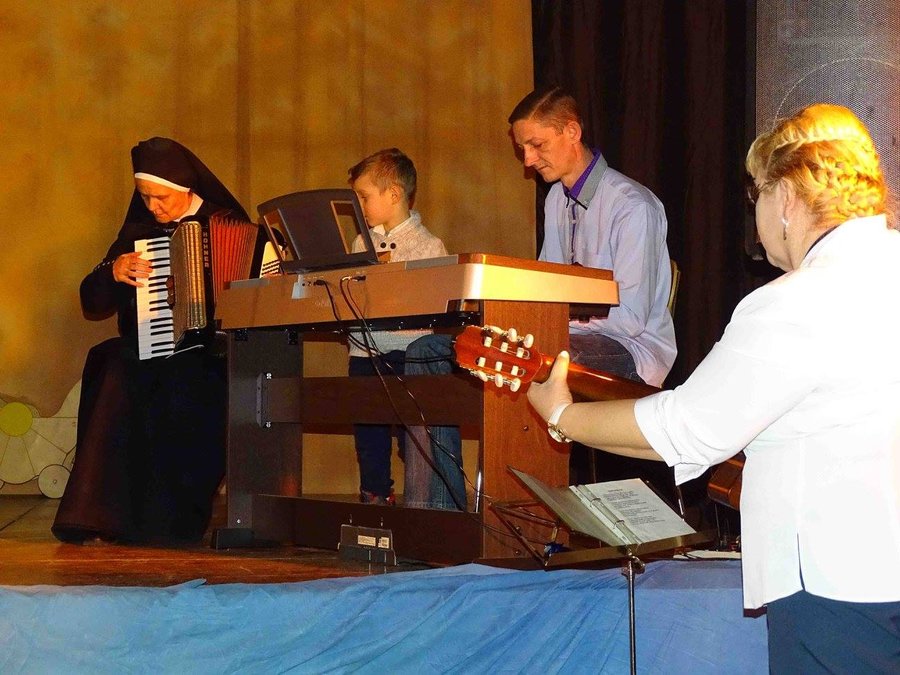 Koncert na stu wykonawców