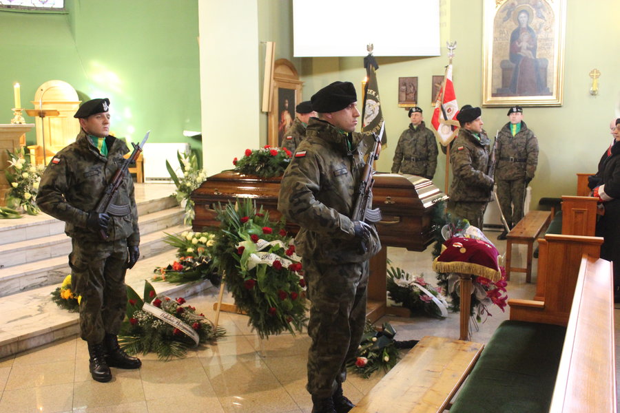 Pożegnany z honorami