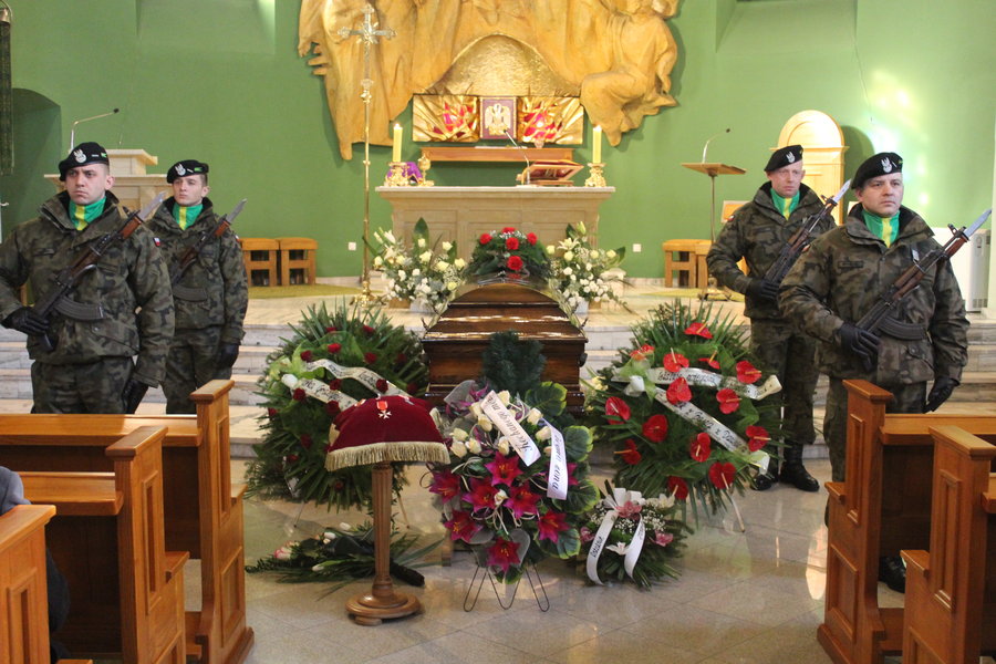 Pożegnany z honorami