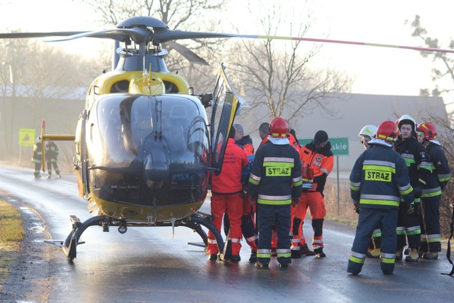 Wypadek o świcie. Helikopter lądował na drodze - film