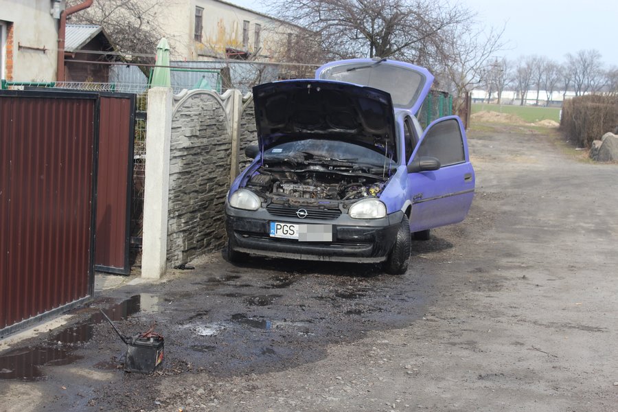 Samochód stanął w płomieniach