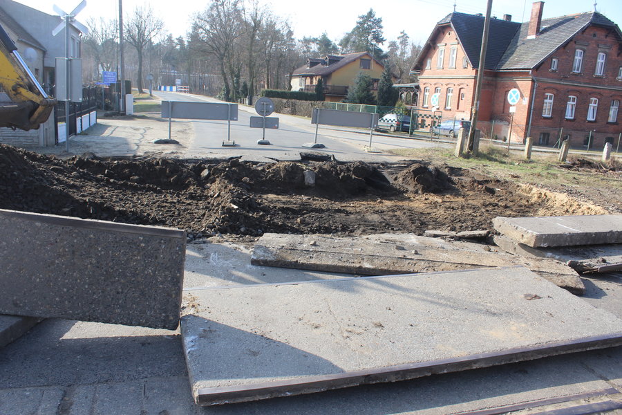 Rozpoczął się remont przejazdu kolejowego w Piaskach