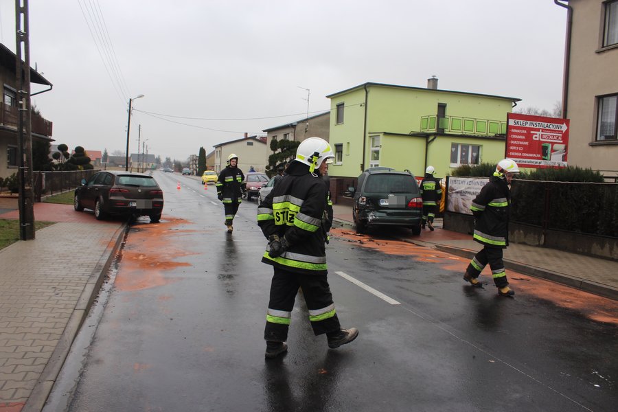 Auta rozbite, kierowcy w szpitalu