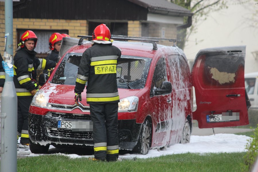 Pożar butli z acetylenem. Ewakuowano ludzi