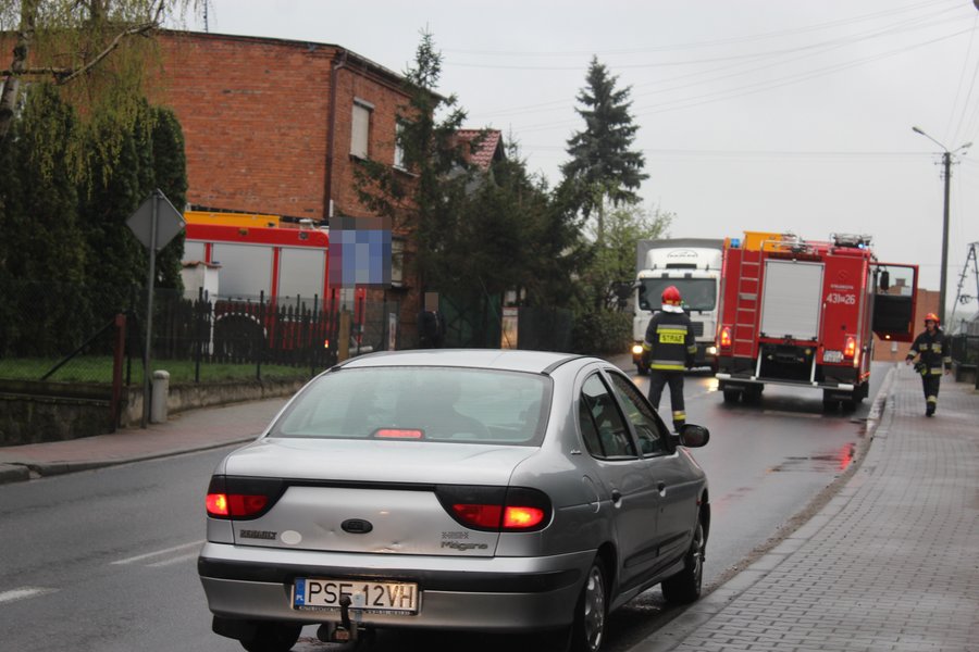 Samochód spłonął doszczętnie