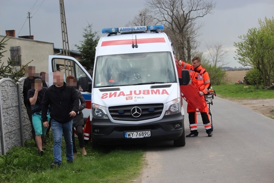 Groził, że skoczy z dachu