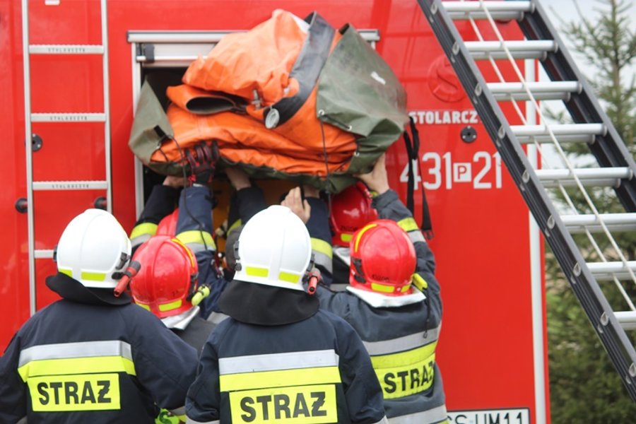 Groził, że skoczy z dachu
