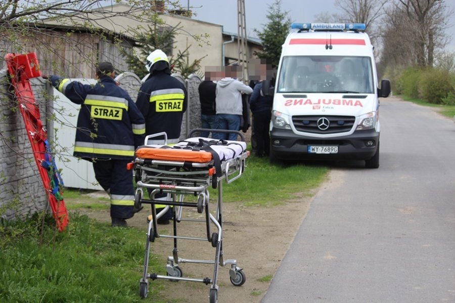 Groził, że skoczy z dachu