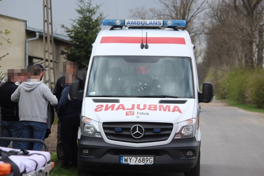 Groził, że skoczy z dachu