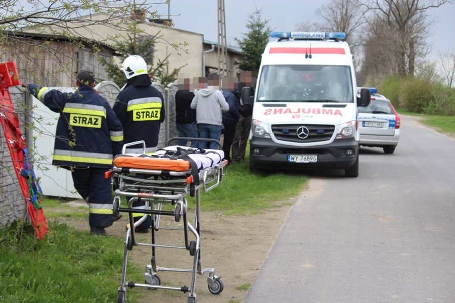 Groził, że skoczy z dachu