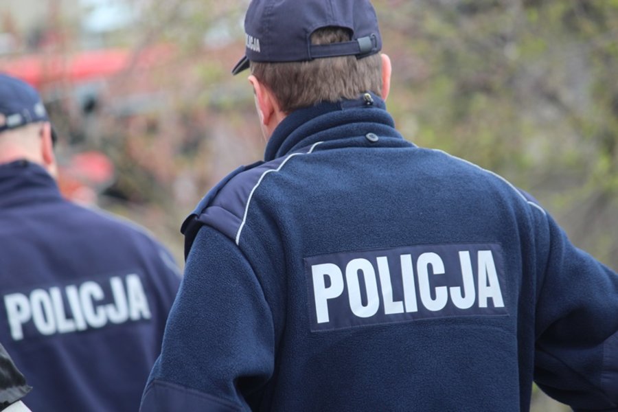 Groził, że skoczy z dachu
