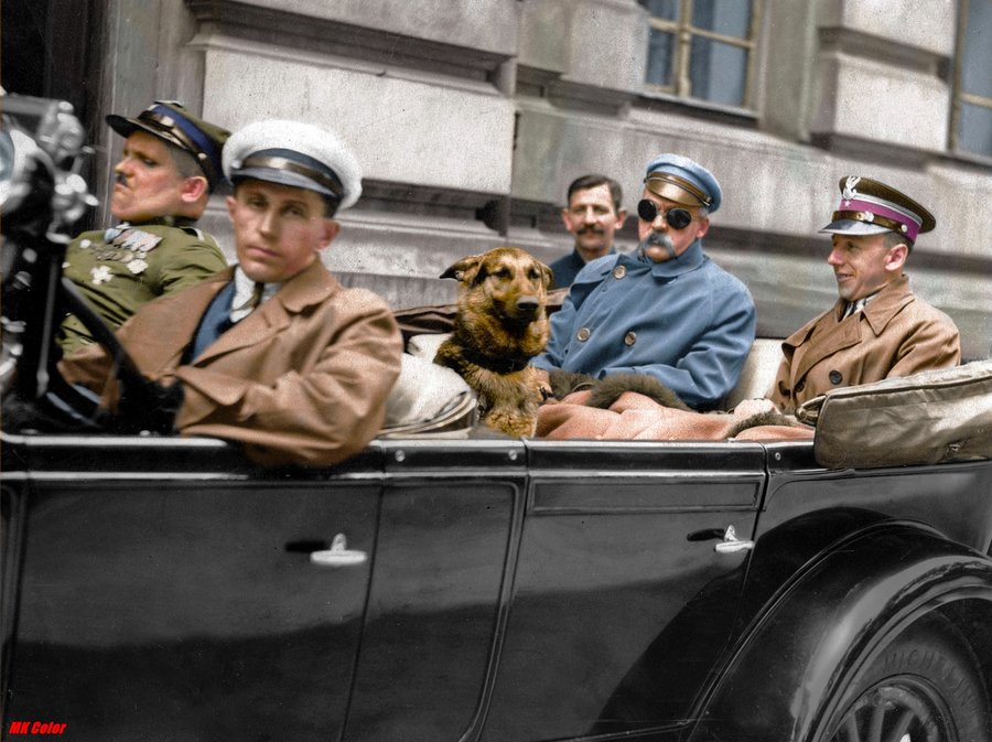 Przywraca do życia historię...