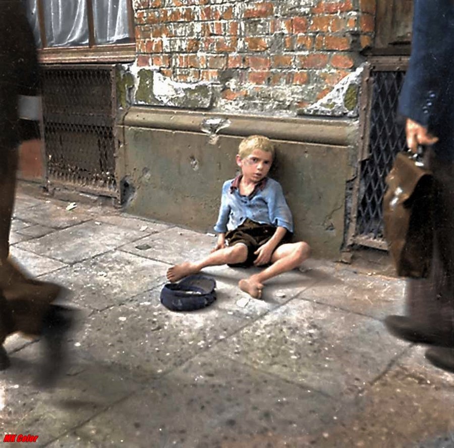 Przywraca do życia historię...
