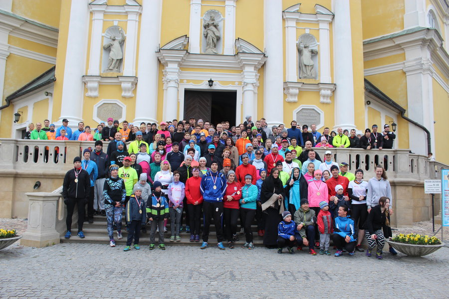 Biegli sprawdzić, czy grób jest pusty - film