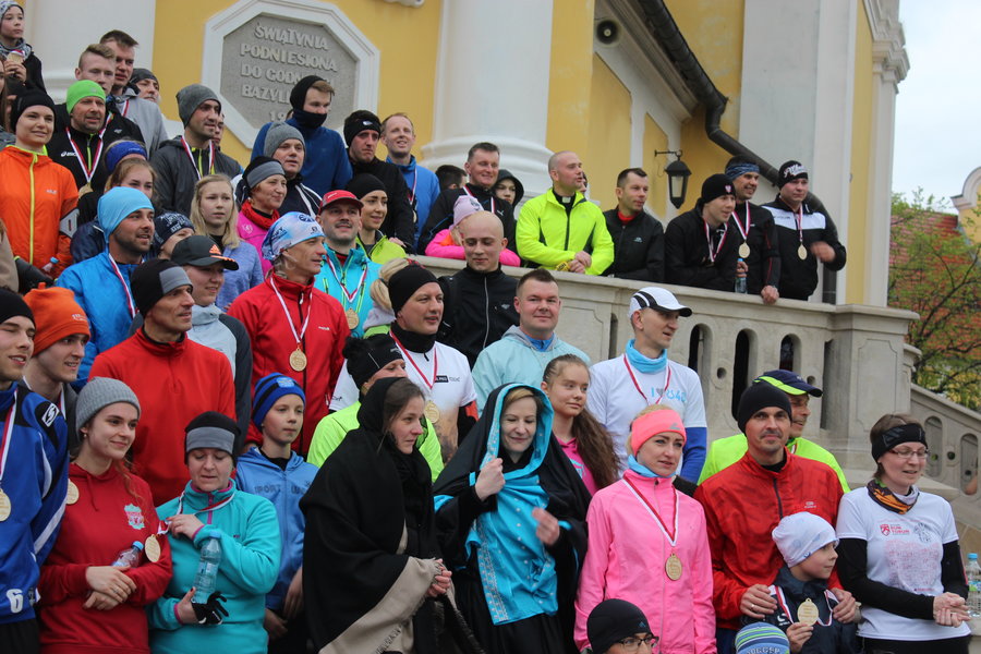 Biegli sprawdzić, czy grób jest pusty - film