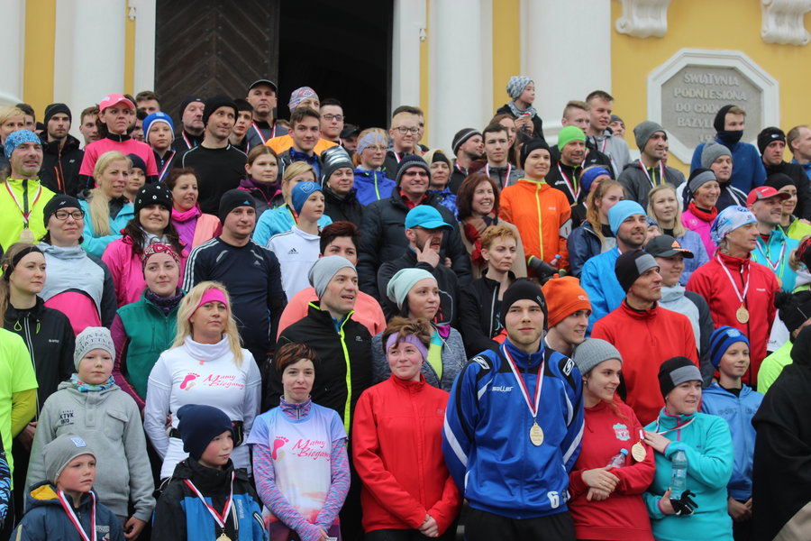 Biegli sprawdzić, czy grób jest pusty - film