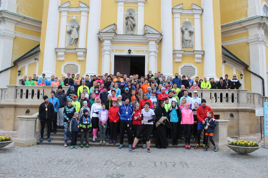 Biegli sprawdzić, czy grób jest pusty - film