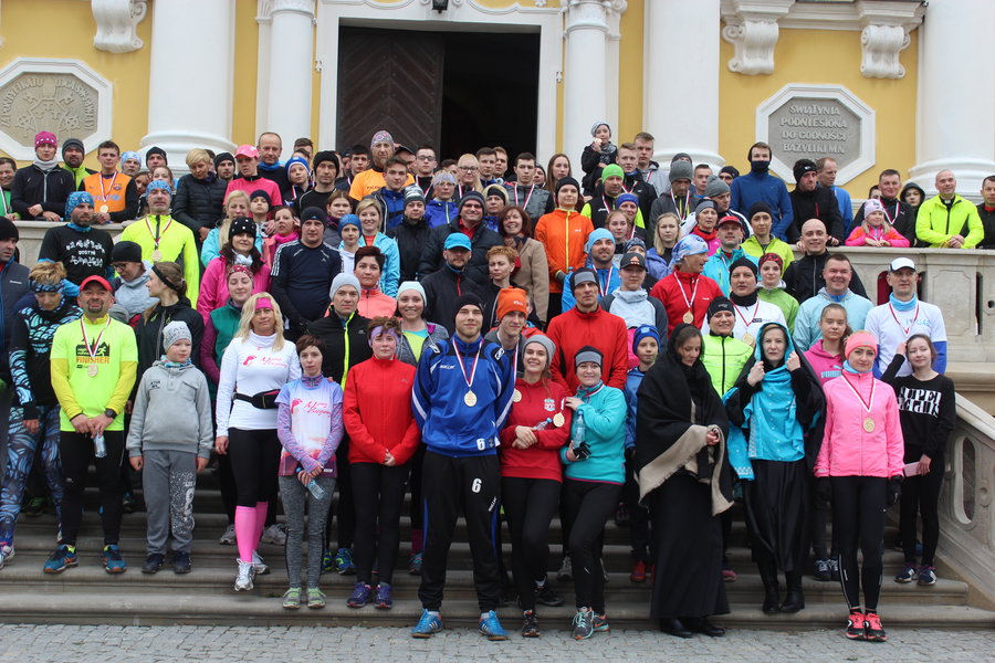 Biegli sprawdzić, czy grób jest pusty - film