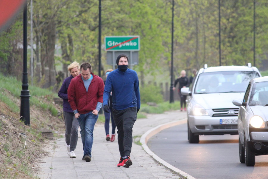 Biegli sprawdzić, czy grób jest pusty - film