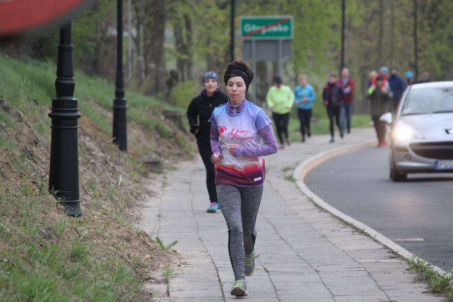Biegli sprawdzić, czy grób jest pusty - film