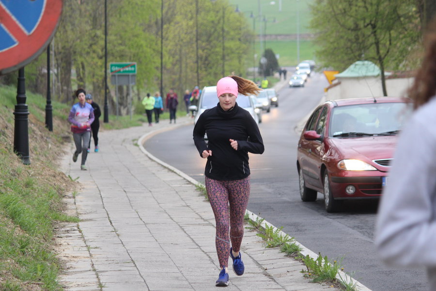 Biegli sprawdzić, czy grób jest pusty - film