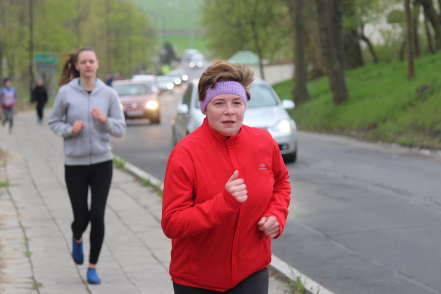 Biegli sprawdzić, czy grób jest pusty - film
