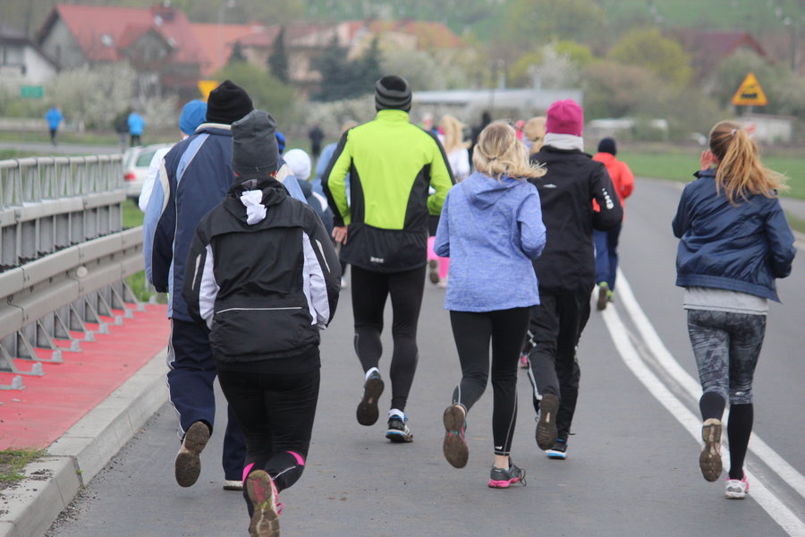 Biegli sprawdzić, czy grób jest pusty - film