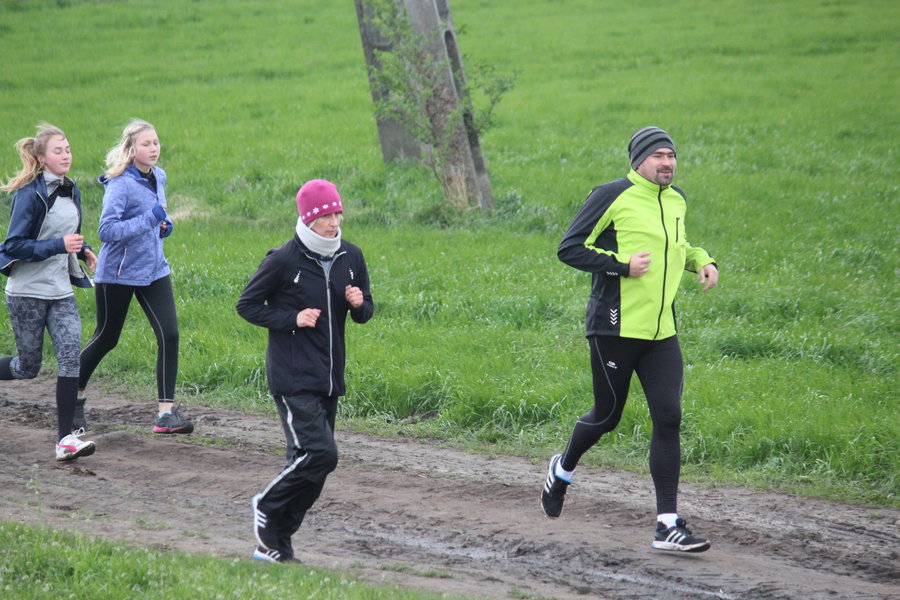 Biegli sprawdzić, czy grób jest pusty - film