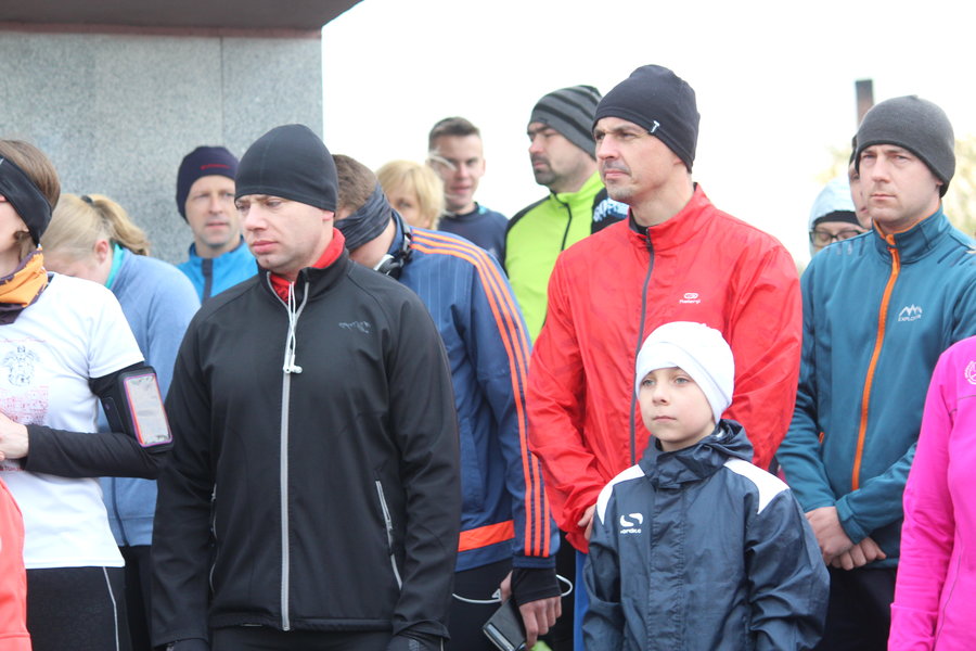 Biegli sprawdzić, czy grób jest pusty - film