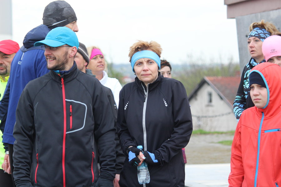 Biegli sprawdzić, czy grób jest pusty - film