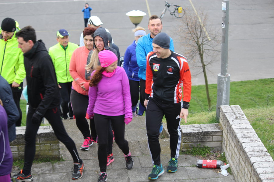 Biegli sprawdzić, czy grób jest pusty - film