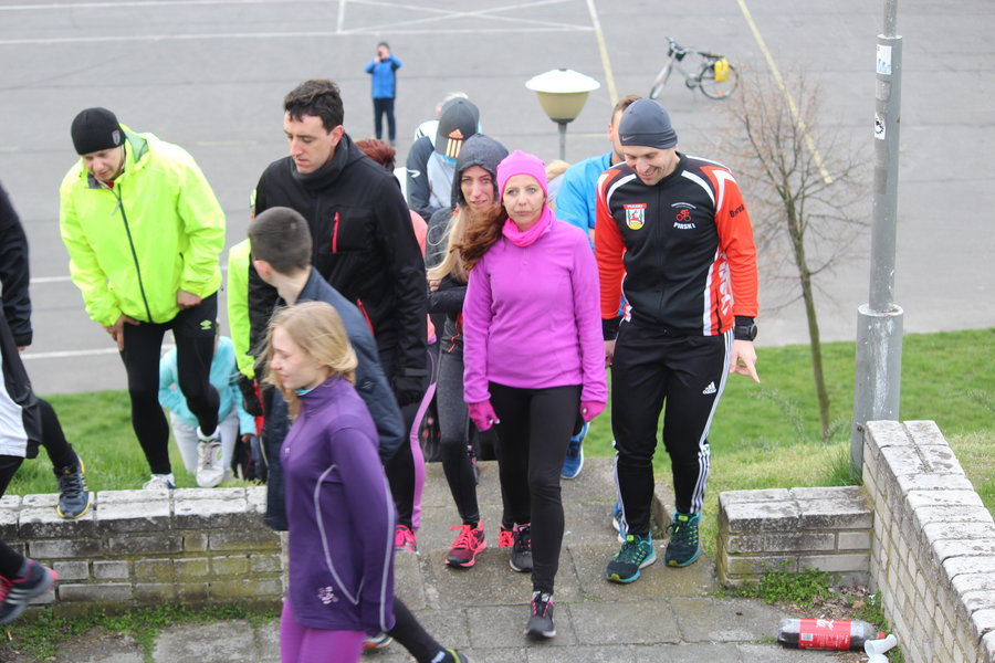 Biegli sprawdzić, czy grób jest pusty - film