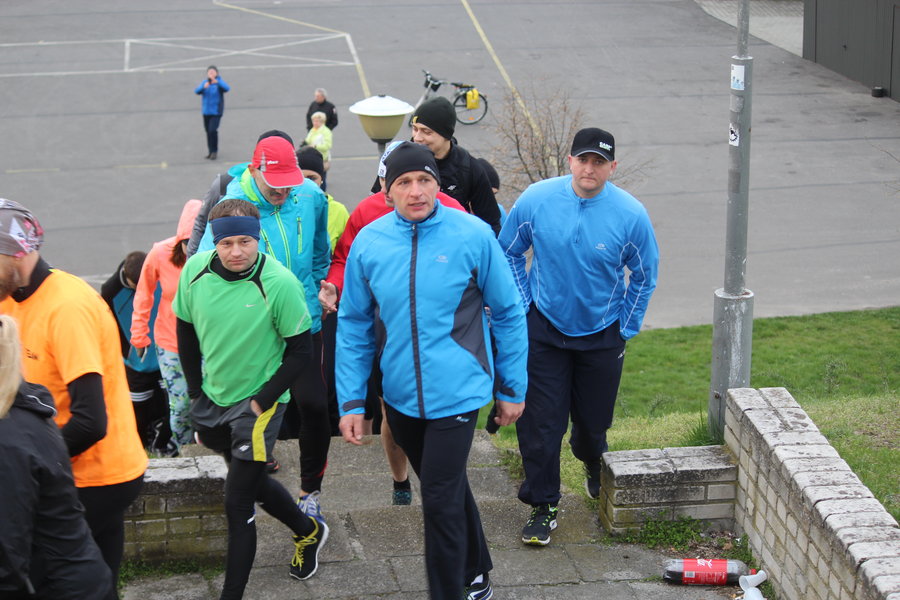 Biegli sprawdzić, czy grób jest pusty - film