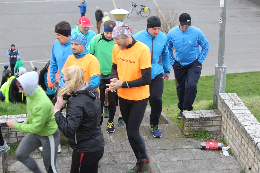 Biegli sprawdzić, czy grób jest pusty - film