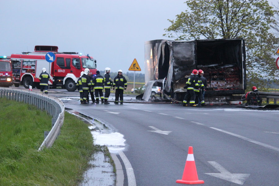 Płonęła naczepa z przetworami 