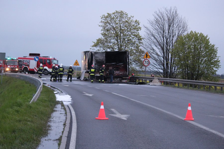 Płonęła naczepa z przetworami 