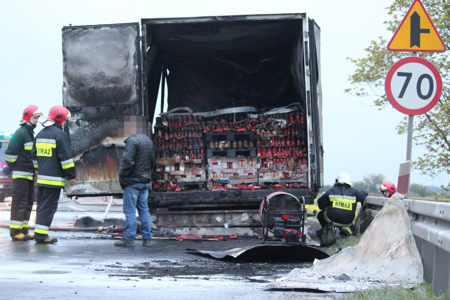 Płonęła naczepa z przetworami 