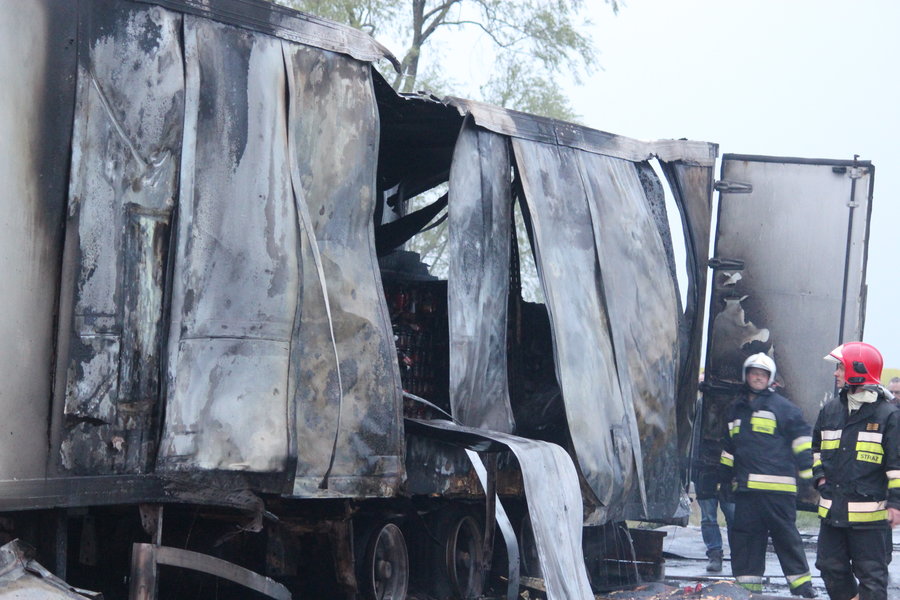 Płonęła naczepa z przetworami 