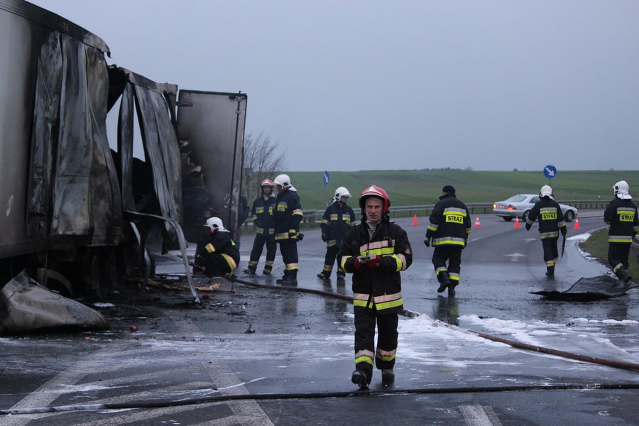 Płonęła naczepa z przetworami 