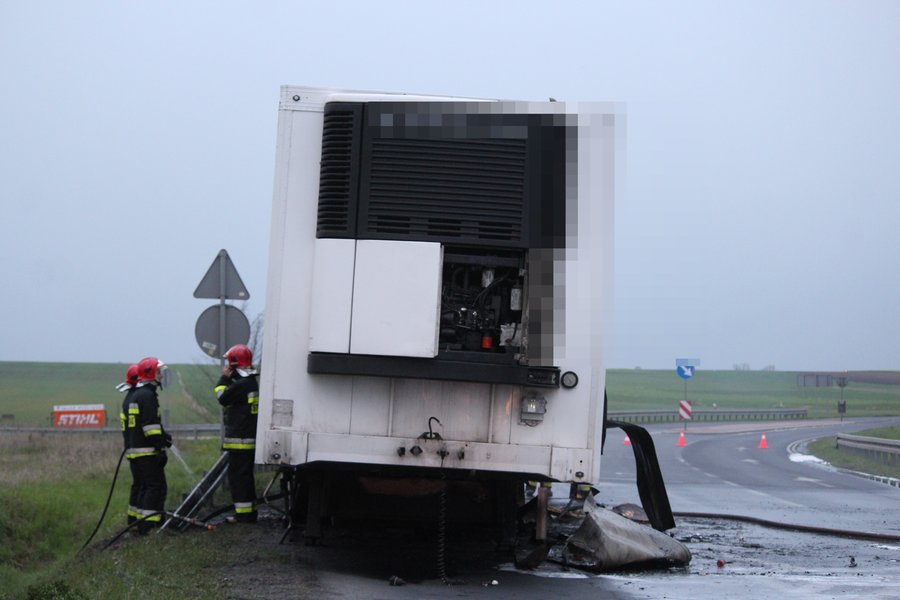 Płonęła naczepa z przetworami 