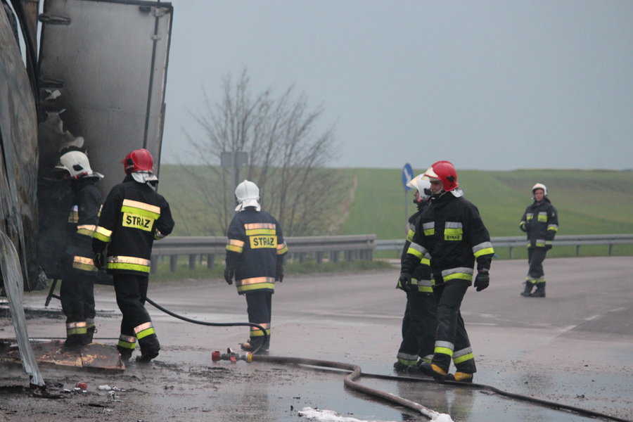 Płonęła naczepa z przetworami 