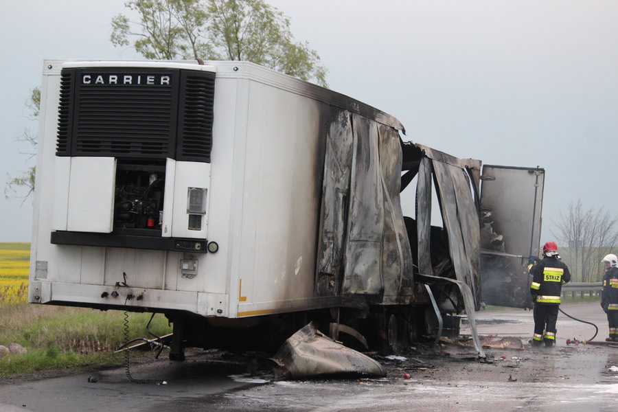 Płonęła naczepa z przetworami 