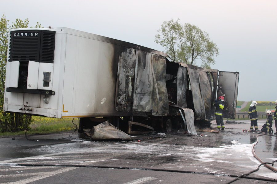 Płonęła naczepa z przetworami 